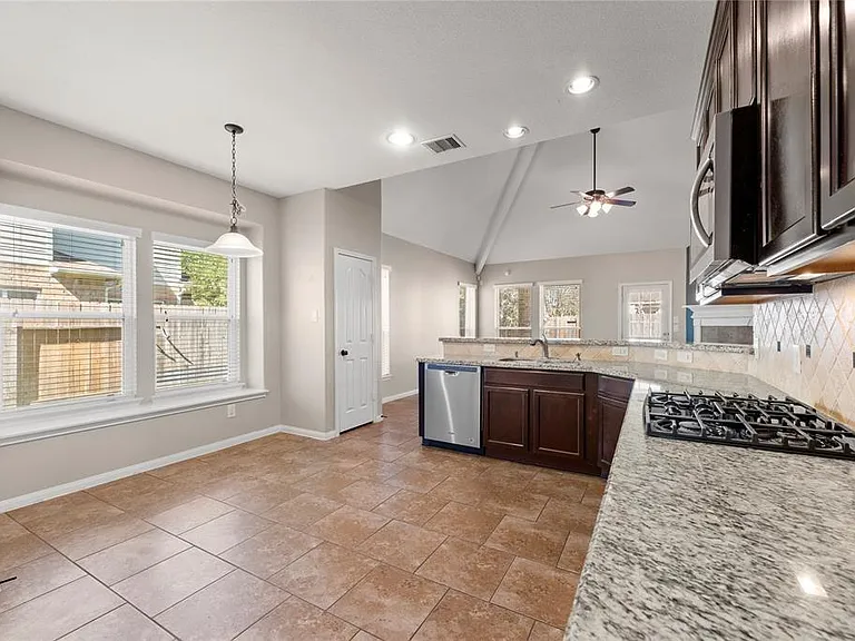 16026 Rustlers Trail Ln — Photo 8