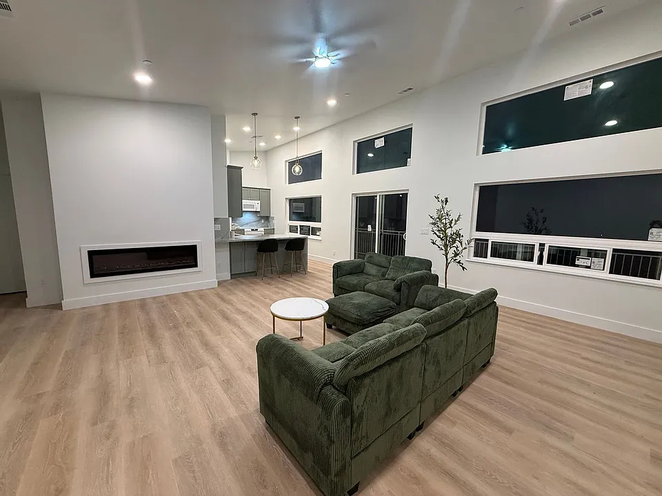 6251 Woodman Dr