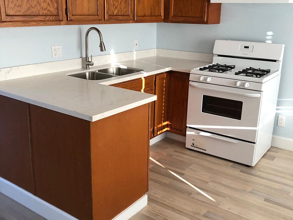 1st image of 15830 S Vermont Ave #12