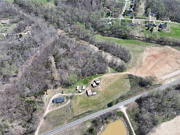 3rd image of 541 Wallburg High Point Rd