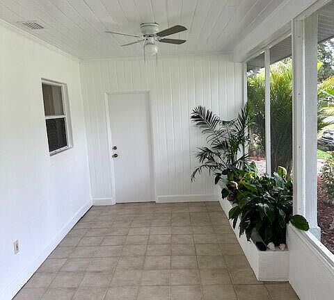 3rd image of 2103 Greenway Dr