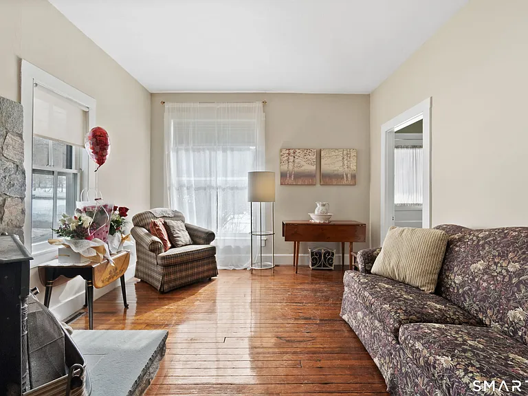 263 Seymour Rd — Photo 2