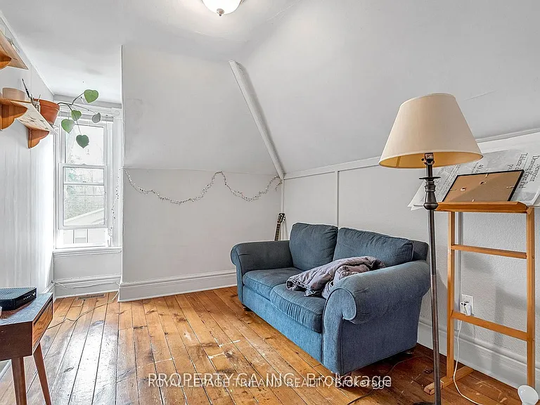 23 Saunby St #B — Photo 9