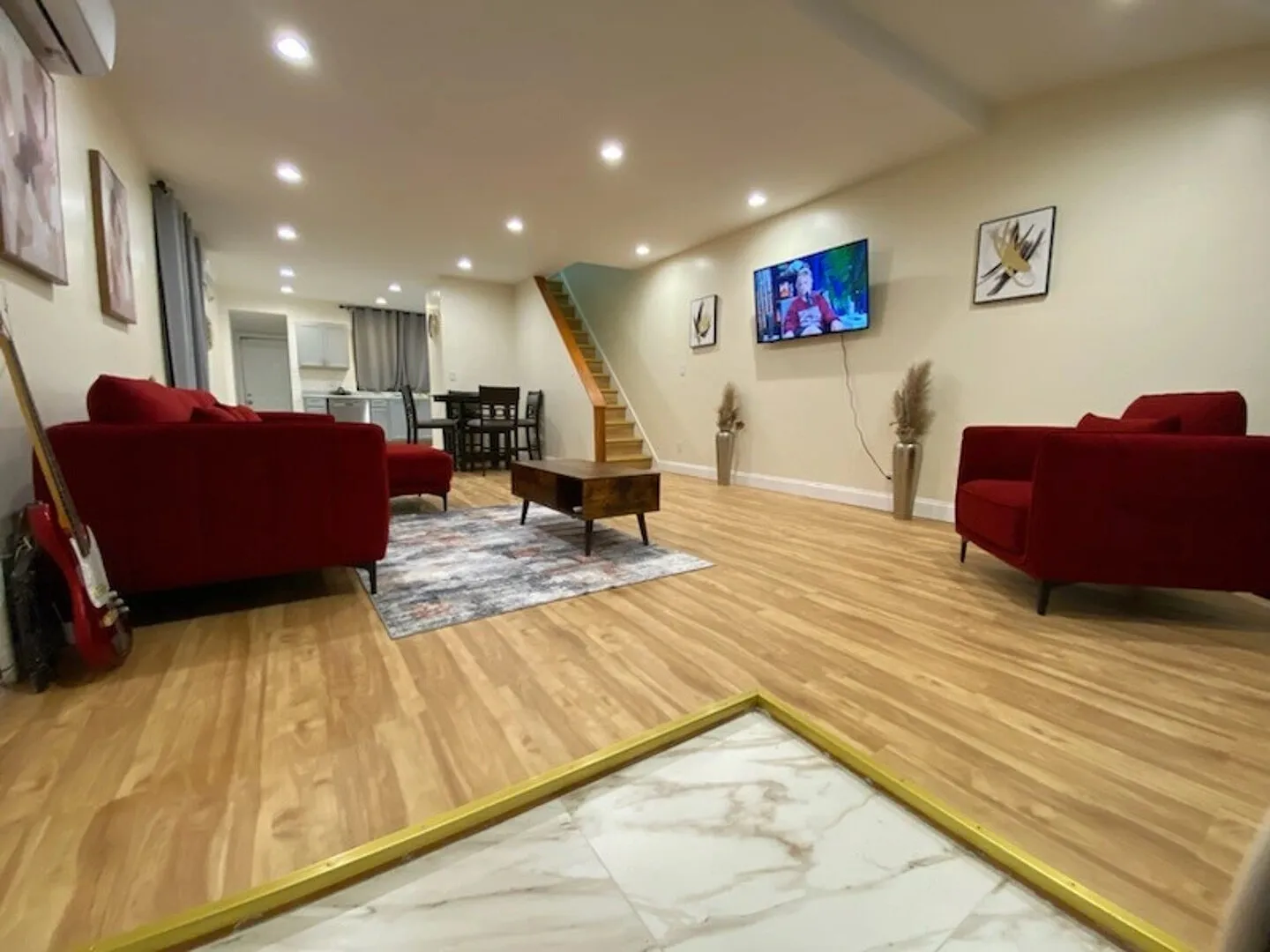 Newly Renovated Private Home. — Photo 1