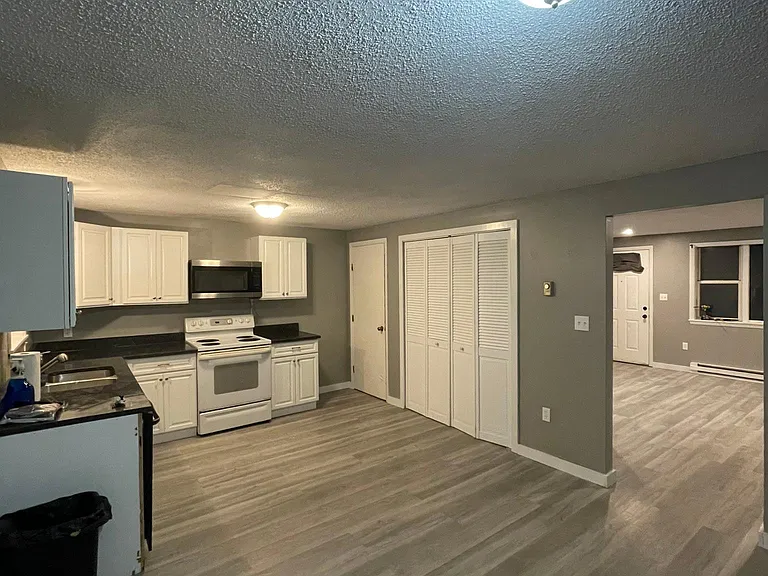 631 Charlton St — Photo 5