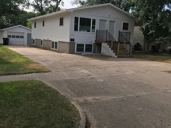 904 N 13th St, Bismarck, ND 58501
