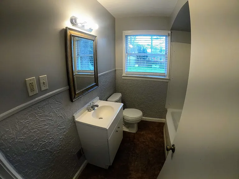 23085 Floral St — Photo 9