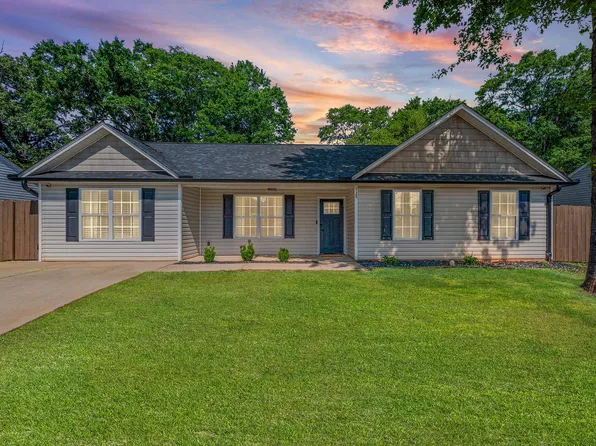 728 Cannonsburg Dr, Duncan, SC 29334