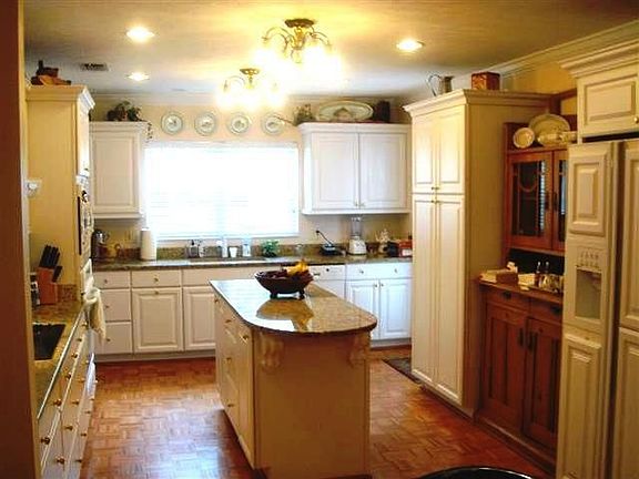 Updated Kitchen with Central Island