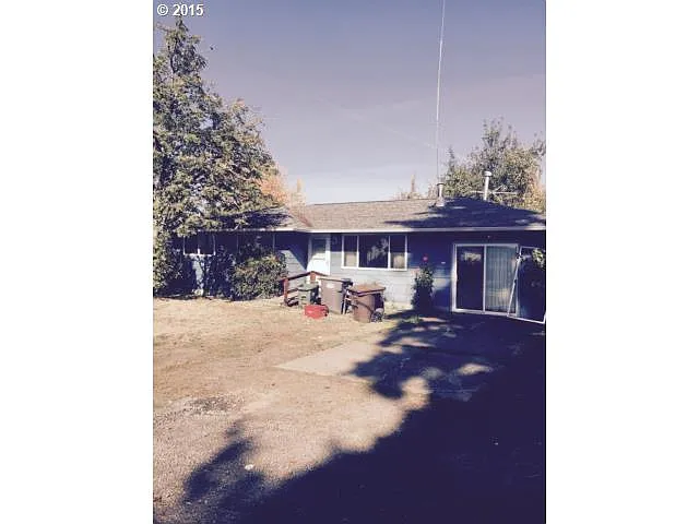 1569 NE Sunrise Ln photo 1