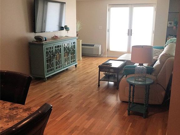 3rd image of 260 W Broadway APT 3F