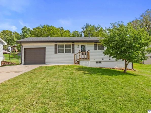 5111 N 93rd St, Omaha, NE 68134
