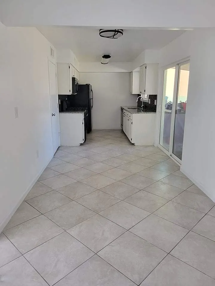 3 bed, 1.5 bath, 1050 sqft, $1,600 — Photo 3