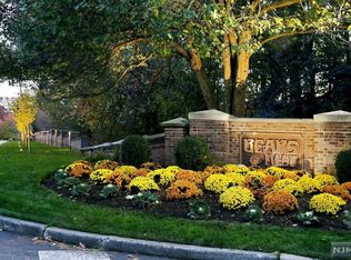 284 Hampshire Rdg, Park Ridge, NJ 07656