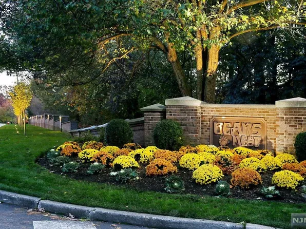 284 Hampshire Rdg, Park Ridge, NJ 07656