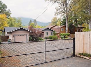 1023 Pine St, Rogue River, OR 97537