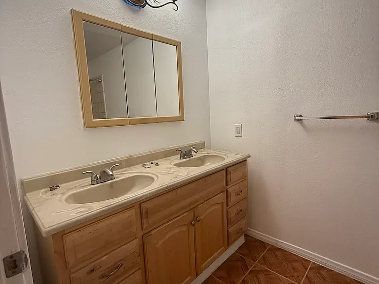 1343 Clay St — Photo 10