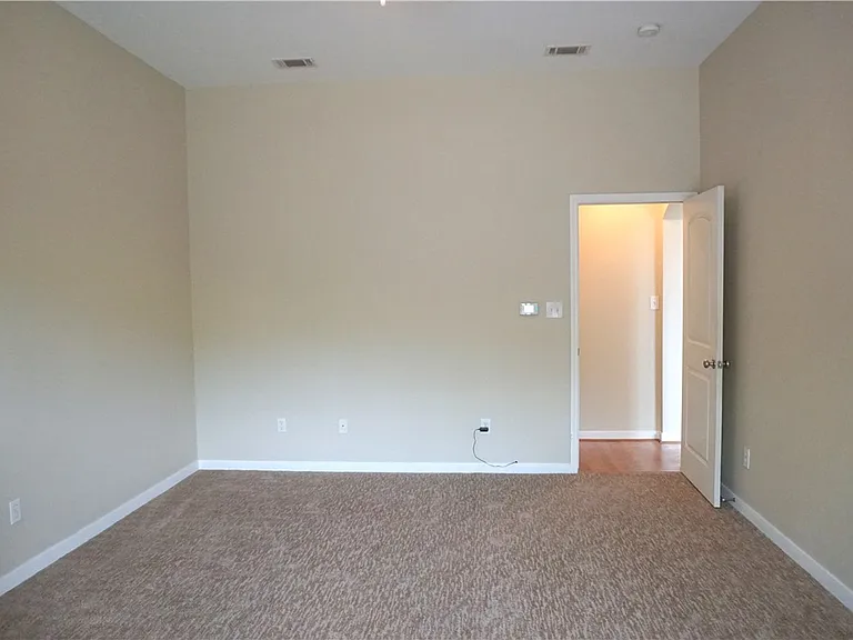 1810 Stephanie St — Photo 11