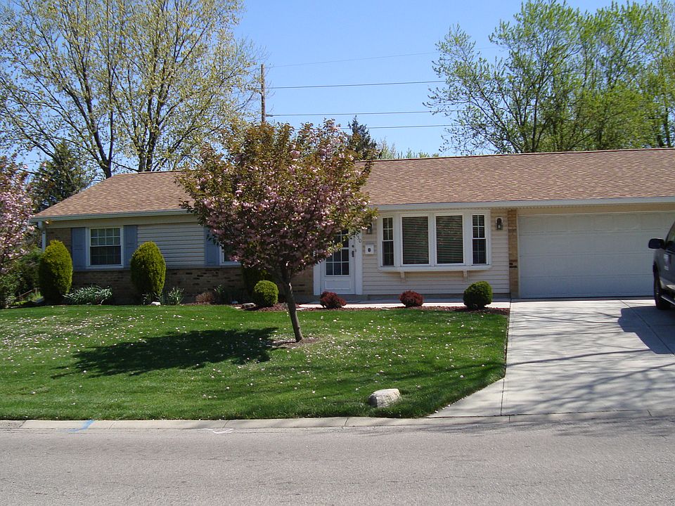 1st image of 450 Clareridge Ln.