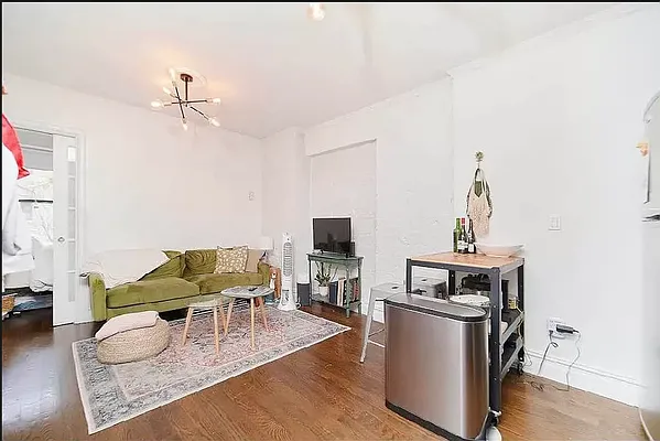 Rented by REAL New York | media 9