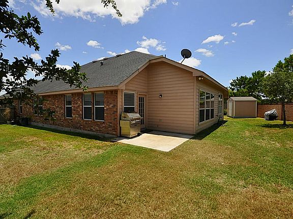 Huge BackYard with Patio