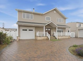 3563 Raven St, Levittown, NY 11756