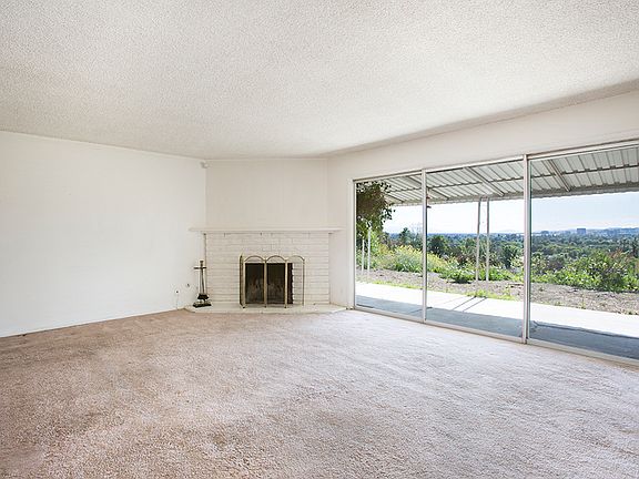 4th image of 23410 Balmoral Ln