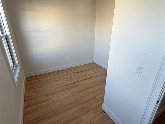 4th image of 4-12 Humboldt Pl #12-2