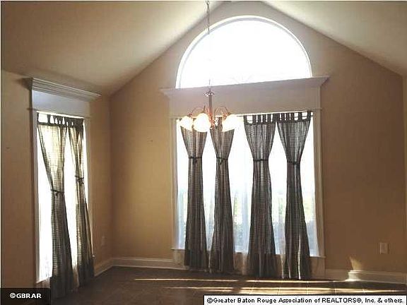 5th image of 604 S Oleana Dr