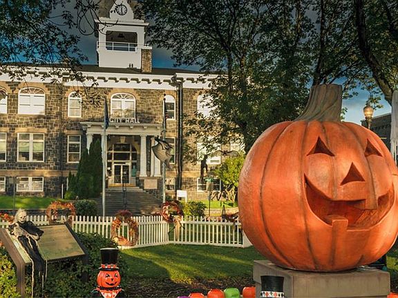 Fantastic Halloweentown festival a block away! Or just watch it unfold from your cliff top view!
