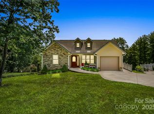 862 Asbury Rd, Candler, NC 28715