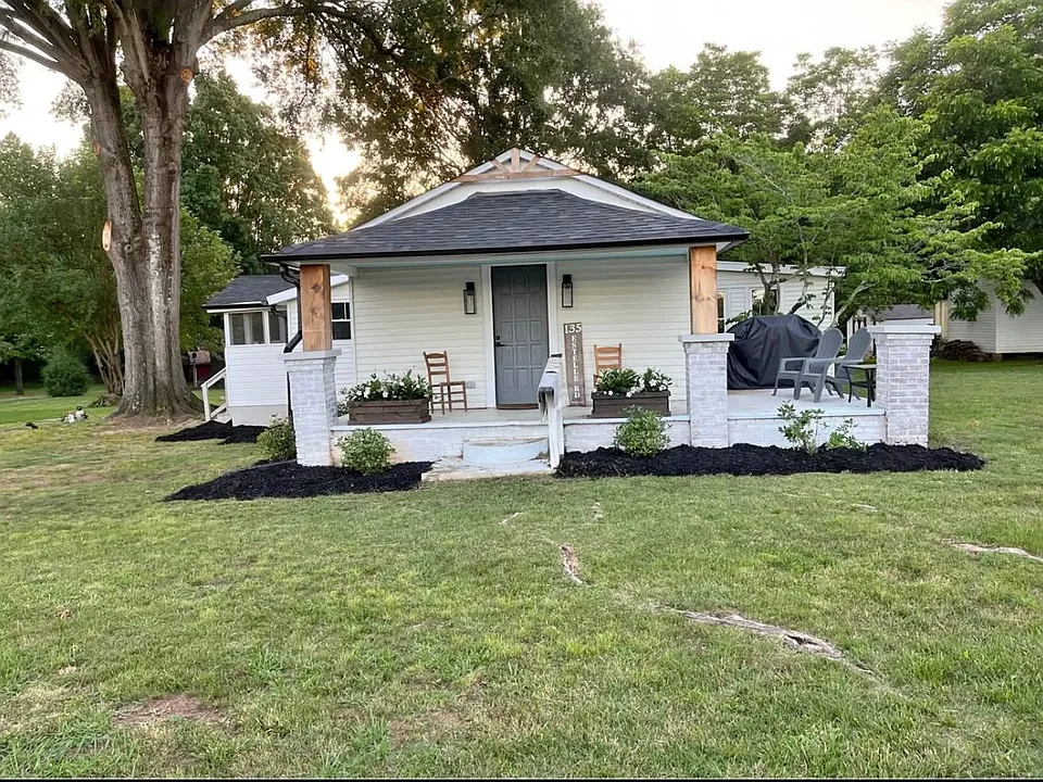 135 Estelle Rd