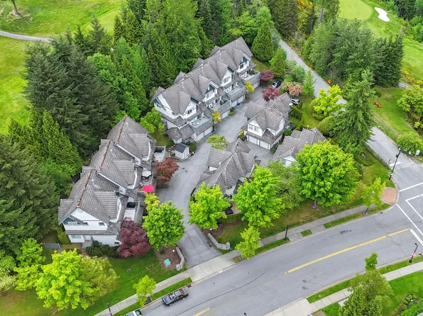 2382 Parkway Blvd #5, Coquitlam, BC V3E 3M4