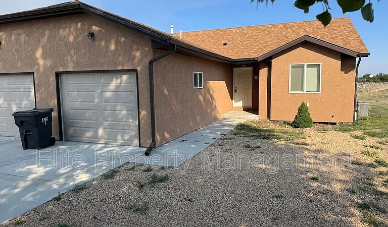 983 S Palomar Dr — Photo 1