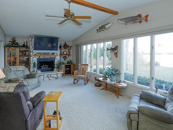 1361 Lakeside Dr-105