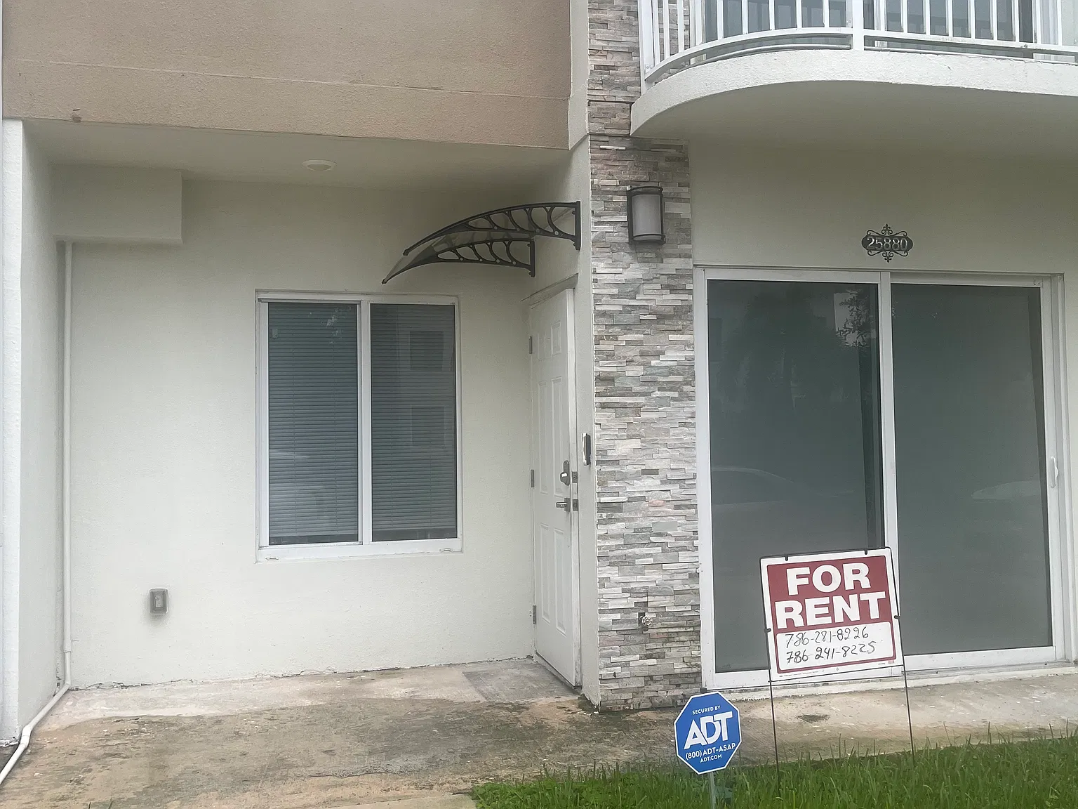 4 bed, 1434 sqft, $2,900 — Photo 2
