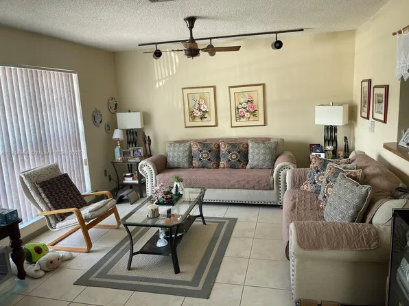 6172 SW 4th Pl, Margate, FL 33068