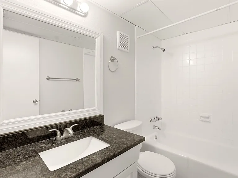Phillippi Square Apartments — Photo 13