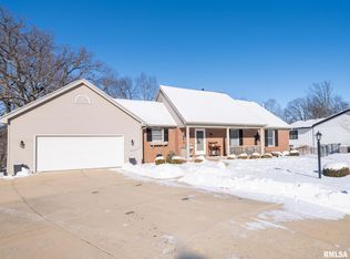117 Hollands Grove Ln, Washington, IL 61571
