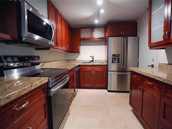 3rd image of 6039 Collins Ave #Cu-503
