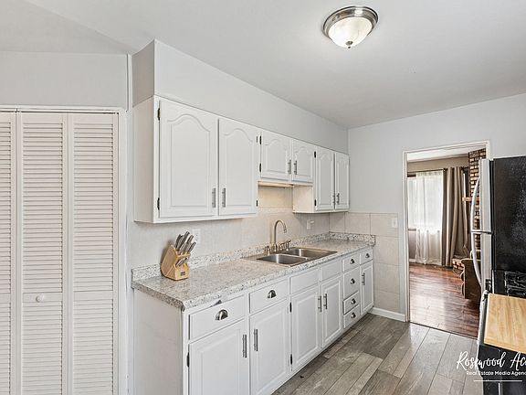 4th image of 871 Meadow Ct