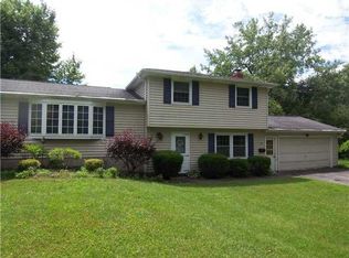 86 Woodline Dr, Penfield, NY 14526
