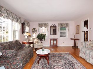 9 Laurel Ave, Shrewsbury, MA 01545