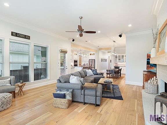 3rd image of 734 Green Oak Dr