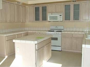 3rd image of 527 Leap Frog Ave