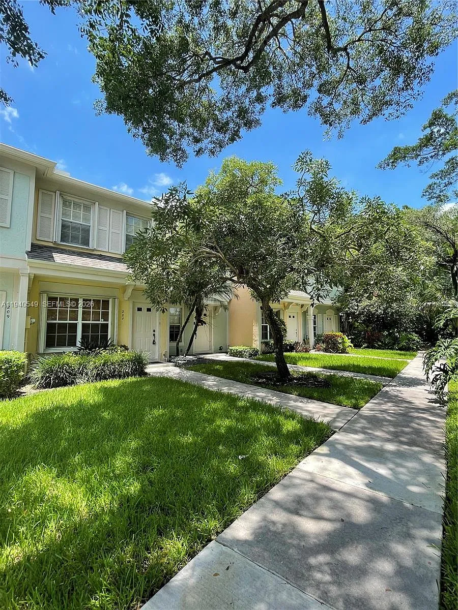 Building Photo - 207 Mallory Ct #207
