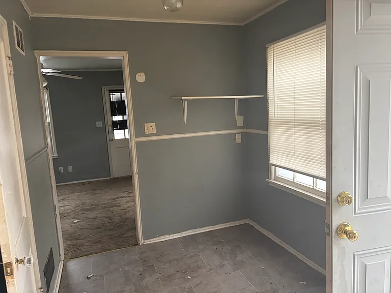1715 N Bourland Ave — Photo 4