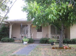 205 W Decatur St, Chico, TX 76431