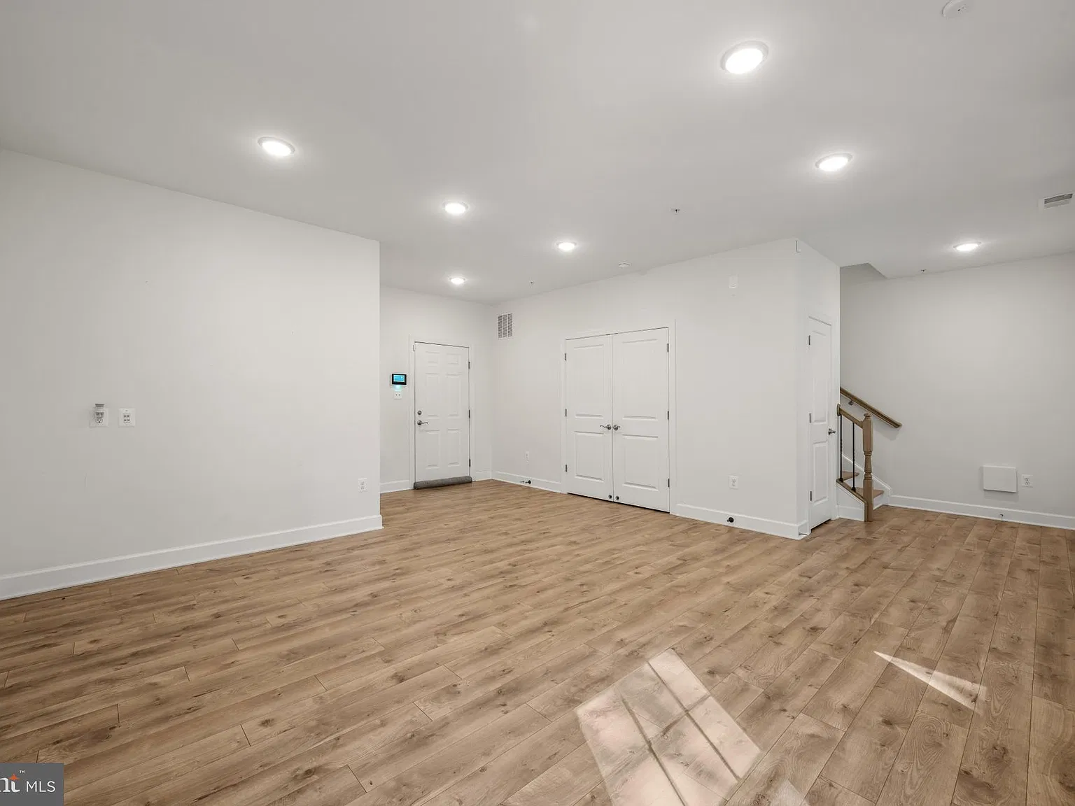 3 bed, 3.5 bath, 3014 sqft, $3,600 — Photo 4