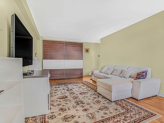 3rd image of 2942 W 5th St APT 5O